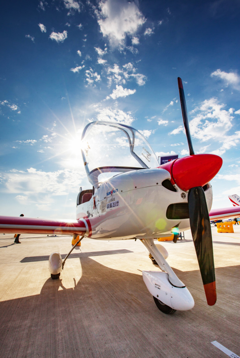 一款产品创造九个国内第一！皇家国际航空梦这样照进现实