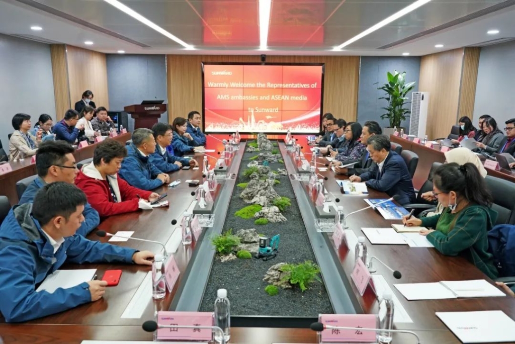 东盟结合参访团调查皇家国际智能