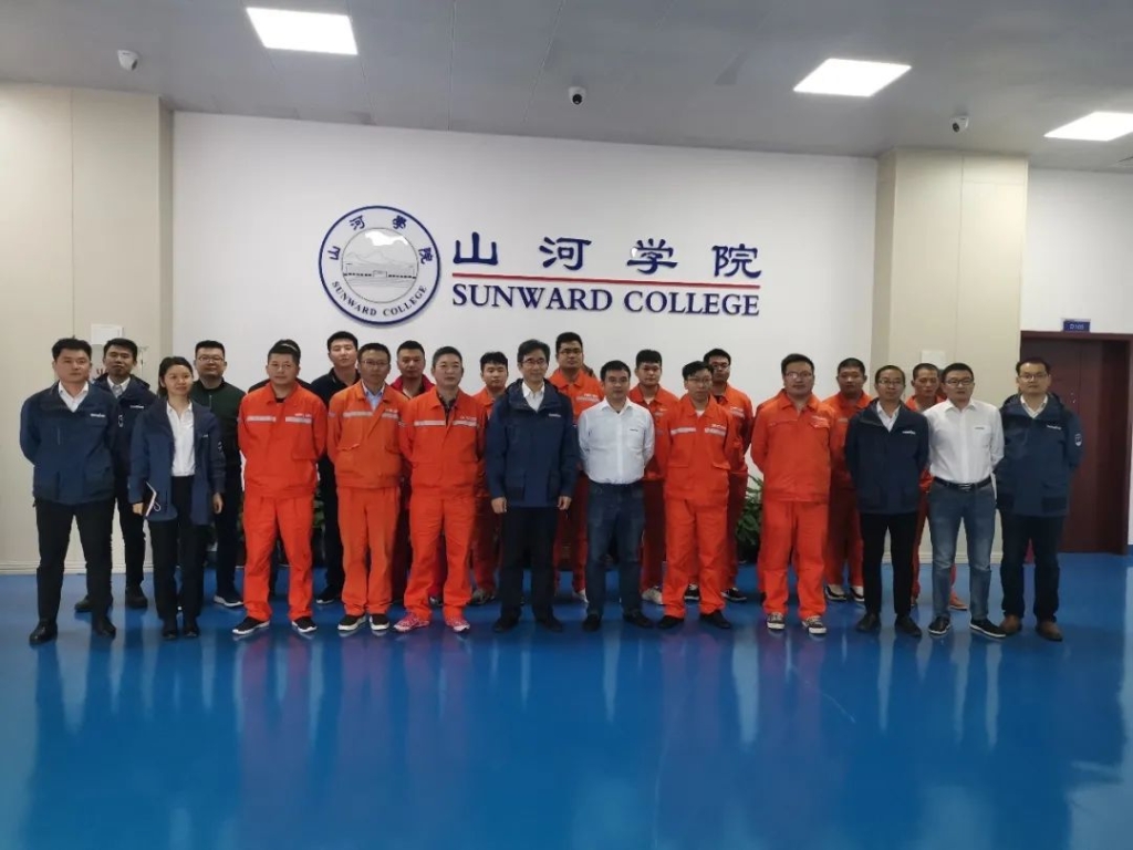 做皇家国际的客户，我们宠你！ ——葛洲坝易普力公司项目辅导及骨干凿岩产品知识培训