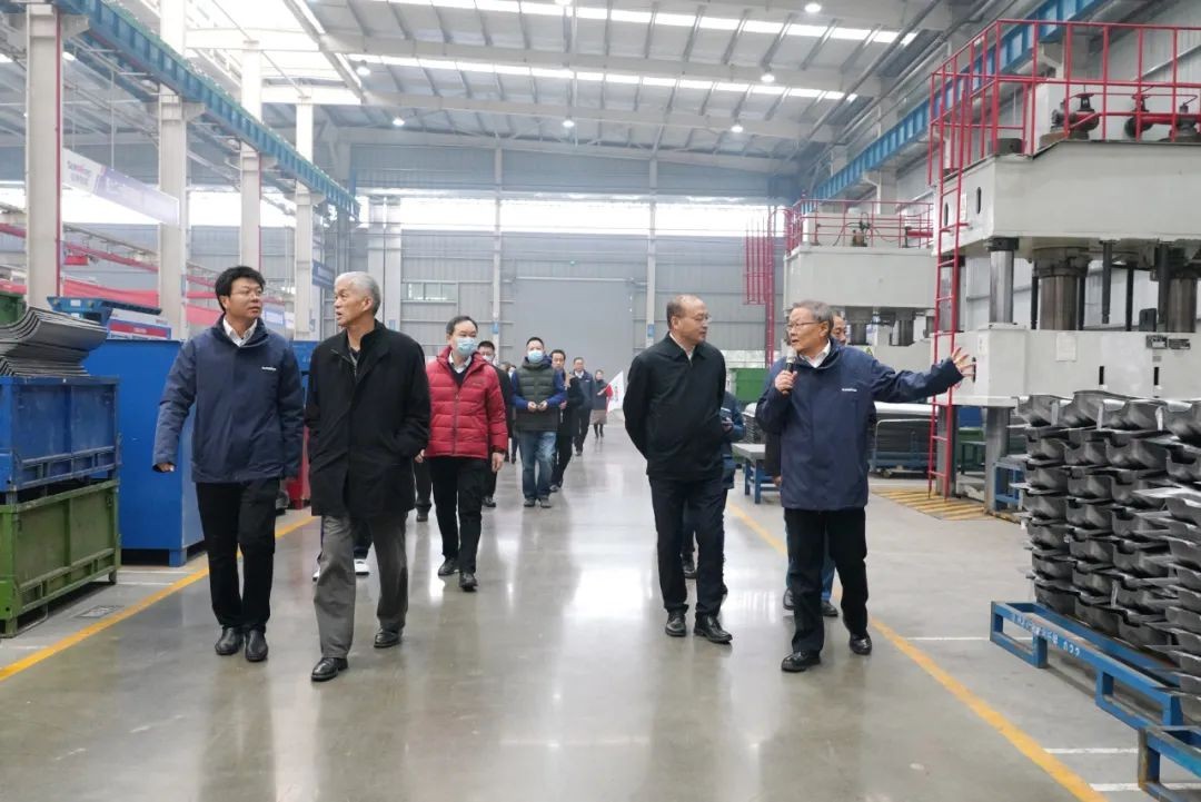 皇家国际工业城来了500人的参观团