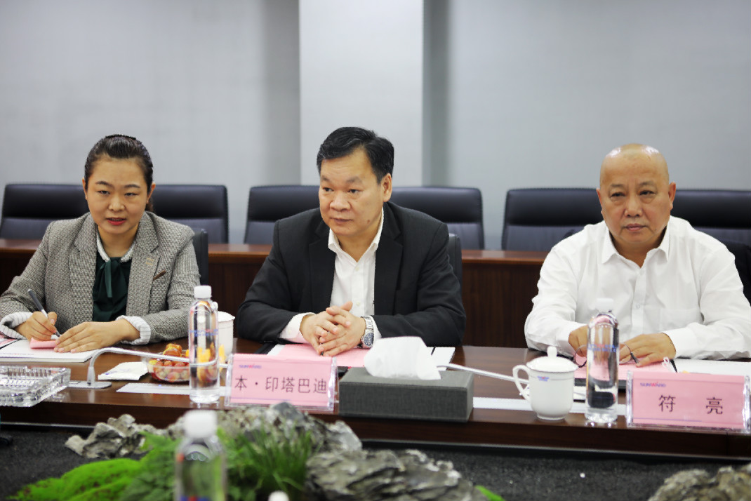 老挝长沙总领事本·印塔巴迪调查皇家国际智能