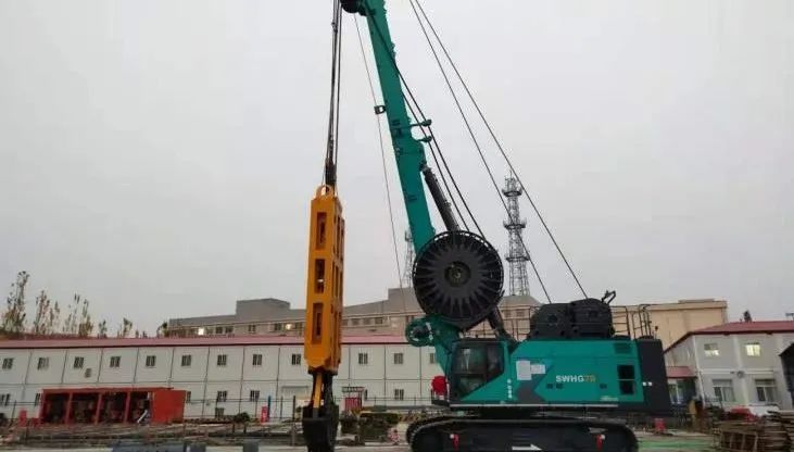 皇家国际智能液压抓斗津门初显功