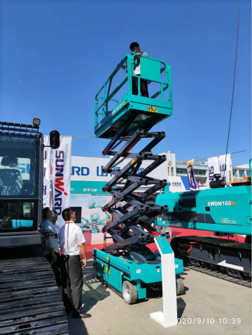 皇家国际智能高空作业设备“吸睛”雄安展