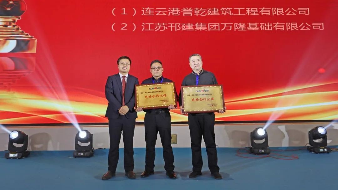 百台设备，成交额3.6亿！皇家国际智能“圈粉”六朝古都