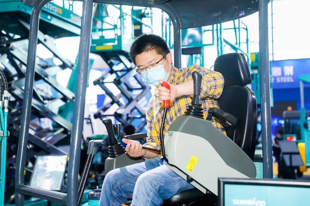 “机甲盛宴”长沙展圆满收官！皇家国际智能展区亮点杰出回首