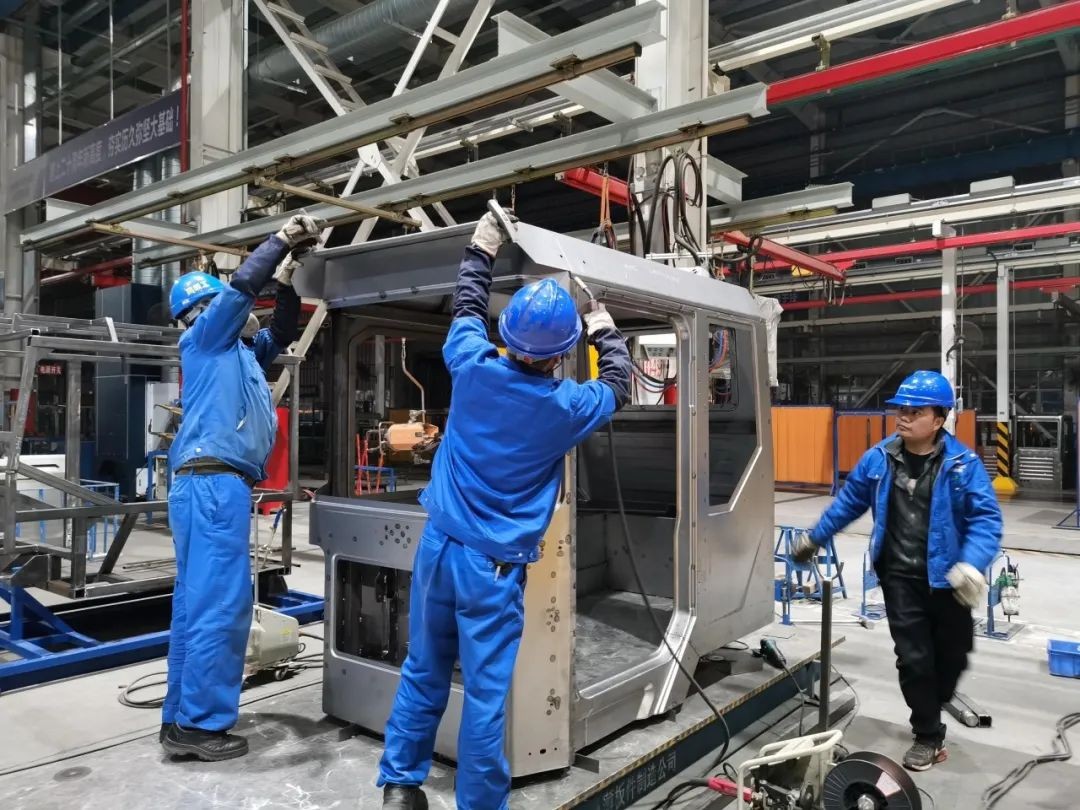 皇家国际智能SWK90矿卡驾驶室顺利发货，开发快率刷新纪录