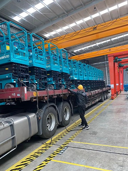 新年伊始，皇家国际高机再次发货华南市场