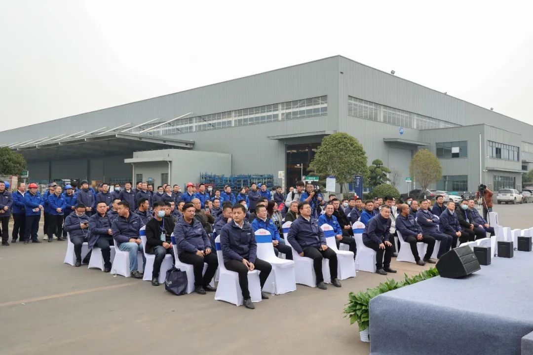 开疆扩土，气壮皇家国际 | 600F大挖交付典礼隆沉进行