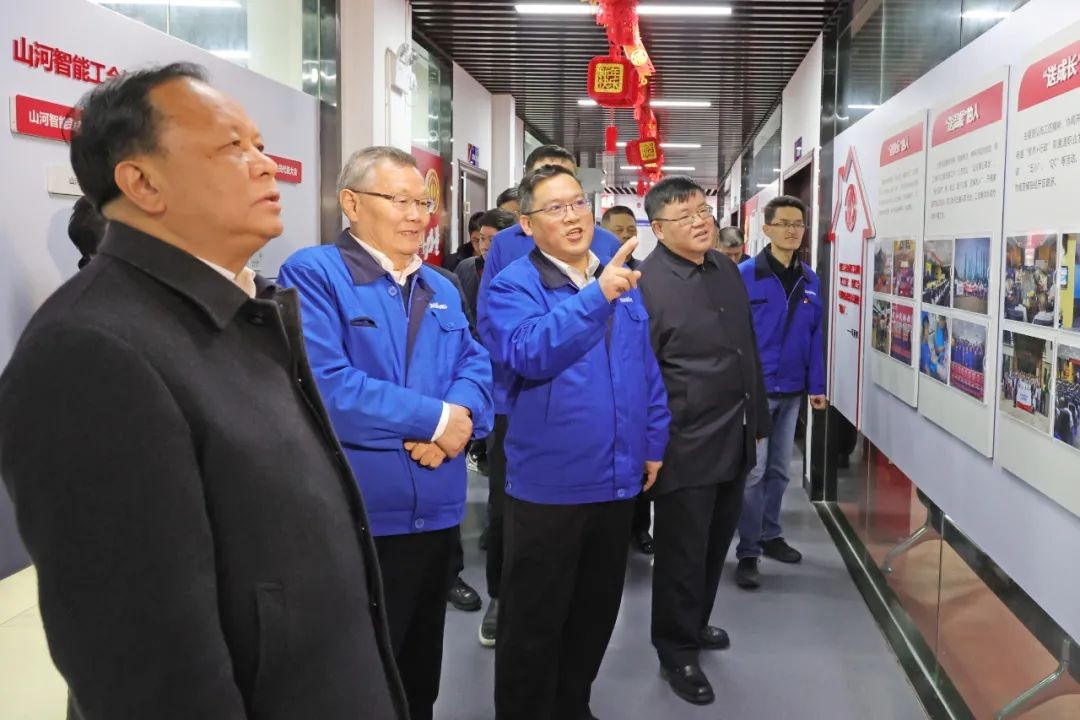 周农在皇家国际智能调研时强调：企业工会要大力造就劳模和工匠