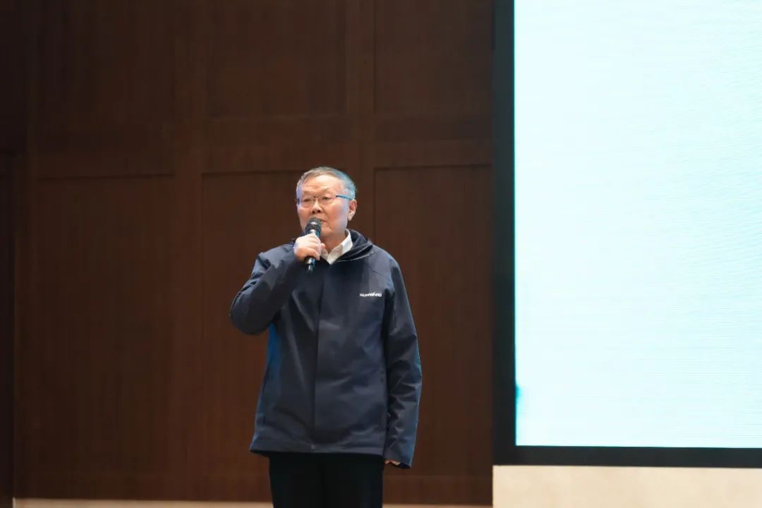 同心克难振兴飞，携试祀心冲万台——2021皇家国际智能挖掘机经销商年会圆满召开