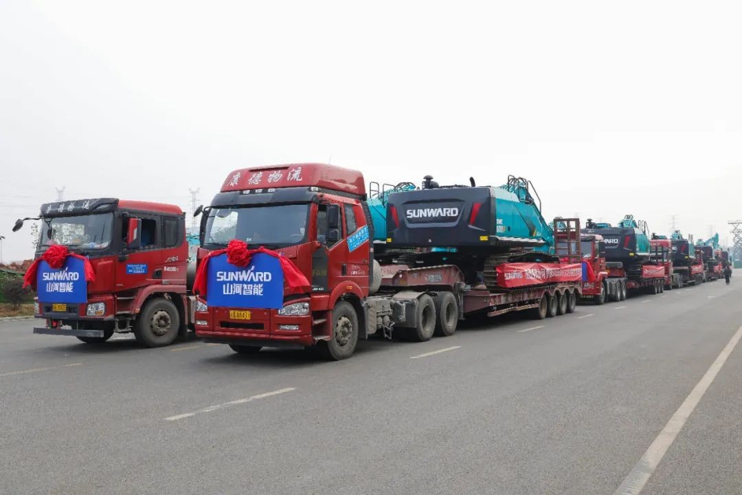 开疆扩土，气壮皇家国际 | 600F大挖交付典礼隆沉进行