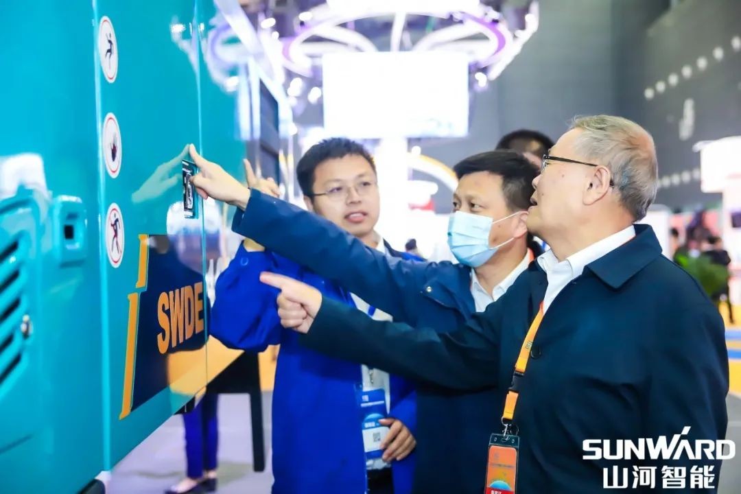 “皇家国际绿”亮相长沙国际工程机械展，50余款产品尽显皇家国际智能创新实力