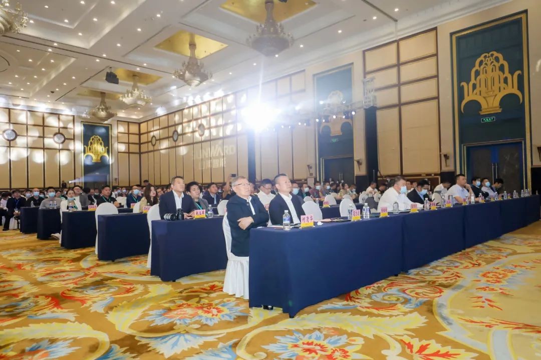 “爆品”出击！皇家国际智能客户互换会签约超8亿元