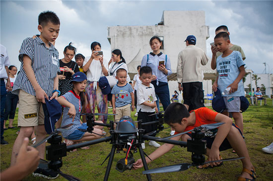 这个夏天，亲子玩转皇家国际智能“三栖”设备