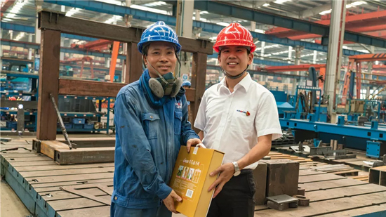 万力集团“送清冷”活动，慰问一线员工