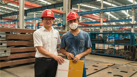 万力集团“送清冷”活动，慰问一线员工