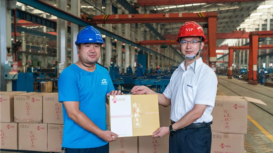 万力集团“送清冷”活动，慰问一线员工