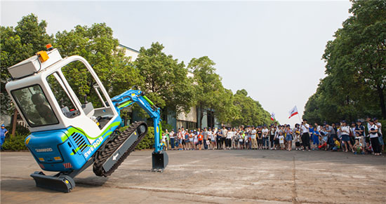 这个夏天，亲子玩转皇家国际智能“三栖”设备