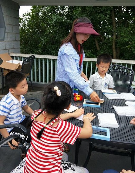 大手牵幼手·“顽”转六一，皇家国际智能初次六一亲子主题活动圆满进行