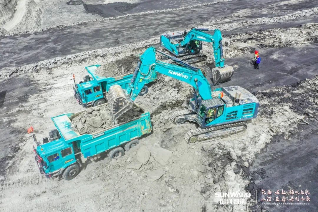 “矿”世高手，齐聚皇家国际智能挖掘机操作手挑战赛