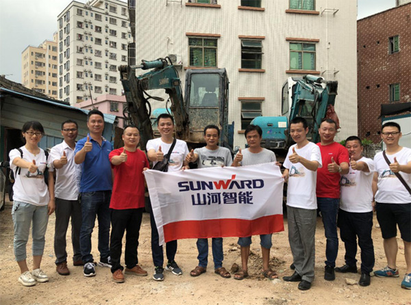 8年“钟情”，“皇家国际绿”助力展鸿途