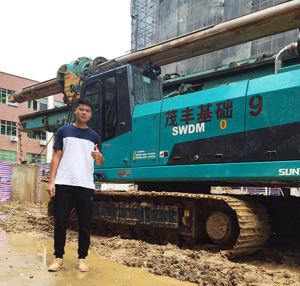 我叫阿忠，忠于事业，也忠于皇家国际智能旋挖钻机