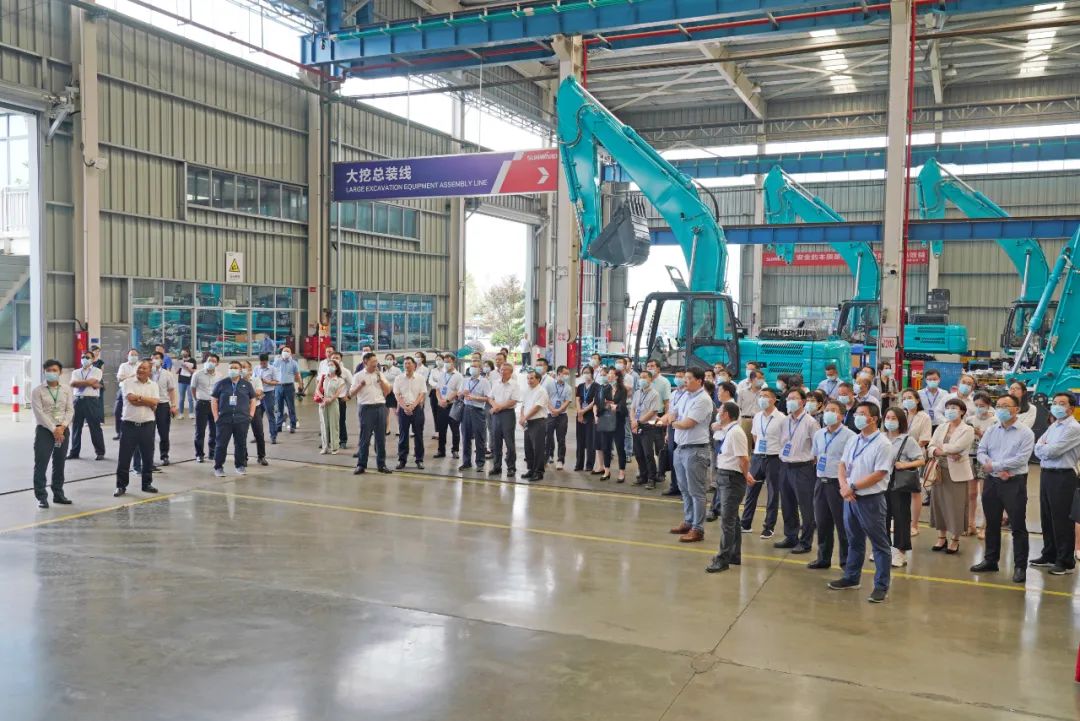 全国战术性新兴产业集群建设调查团调研皇家国际智能