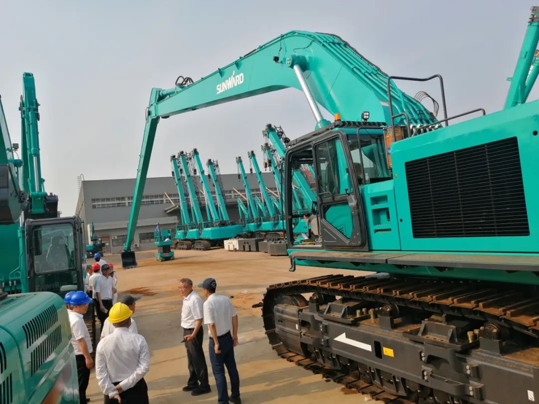 挖深全球第一！皇家国际智能加长臂液压挖掘机SWE950ELR出口南美