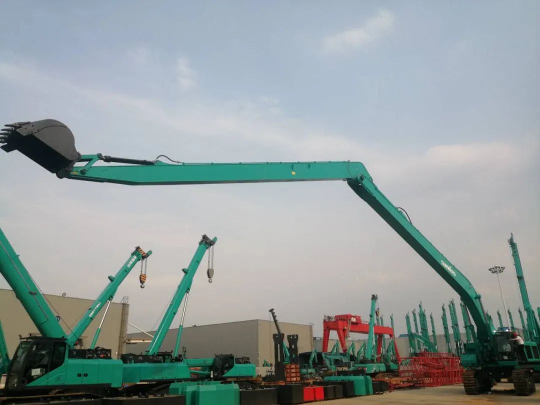 挖深全球第一！皇家国际智能加长臂液压挖掘机SWE950ELR出口南美