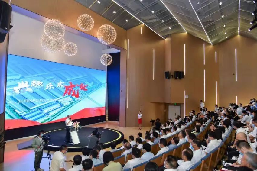 何清华获“支持党建工作优良企业家”荣誉称号