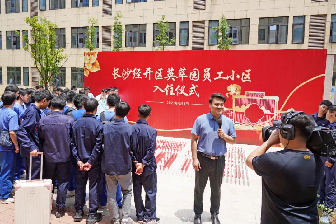 央视大型直播节目《今日中国·湖南篇》，一路看看直播里的皇家国际元素！