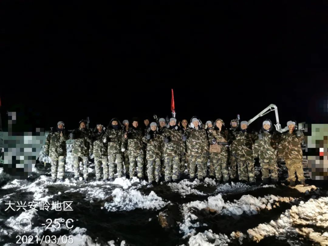 致敬！战斗在风沙中的特种设备团队