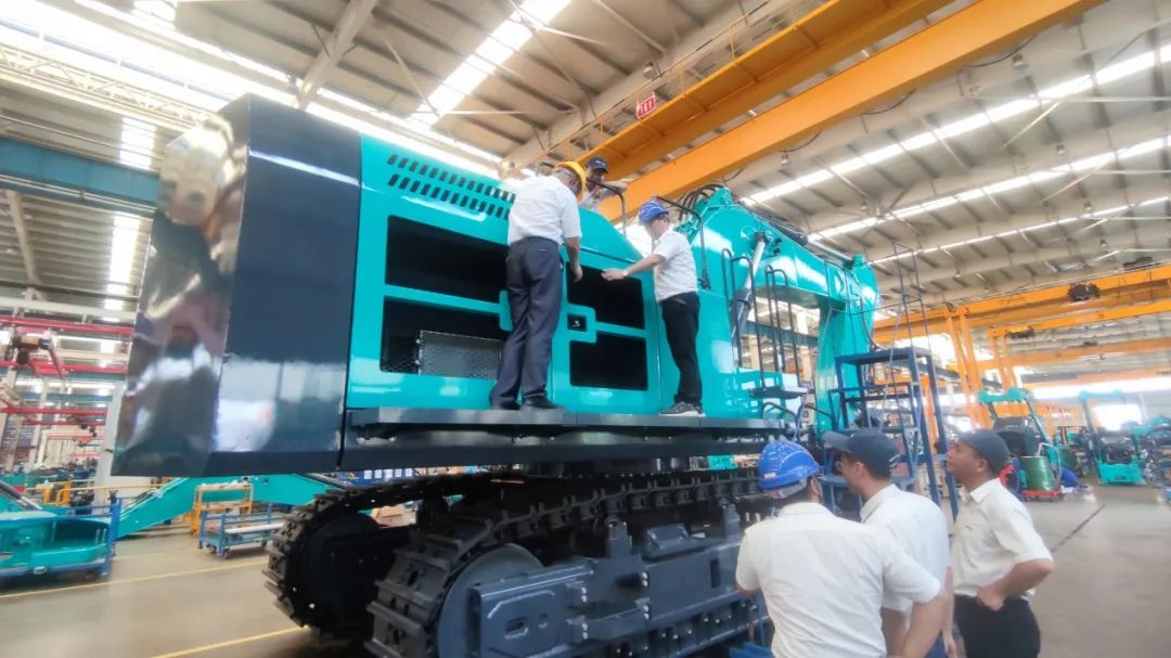 够炫！够酷！皇家国际智能超大型挖掘机SWE750F下线