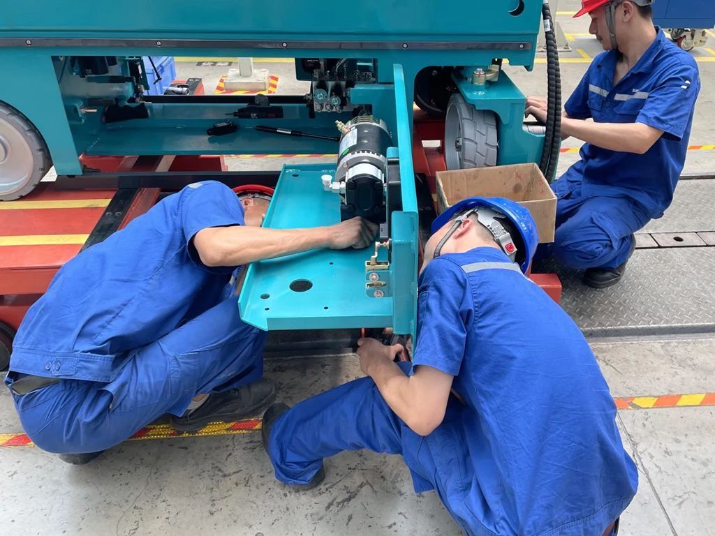 皇家国际智能“蓝精灵”们在平庸岗位的坚守与贡献