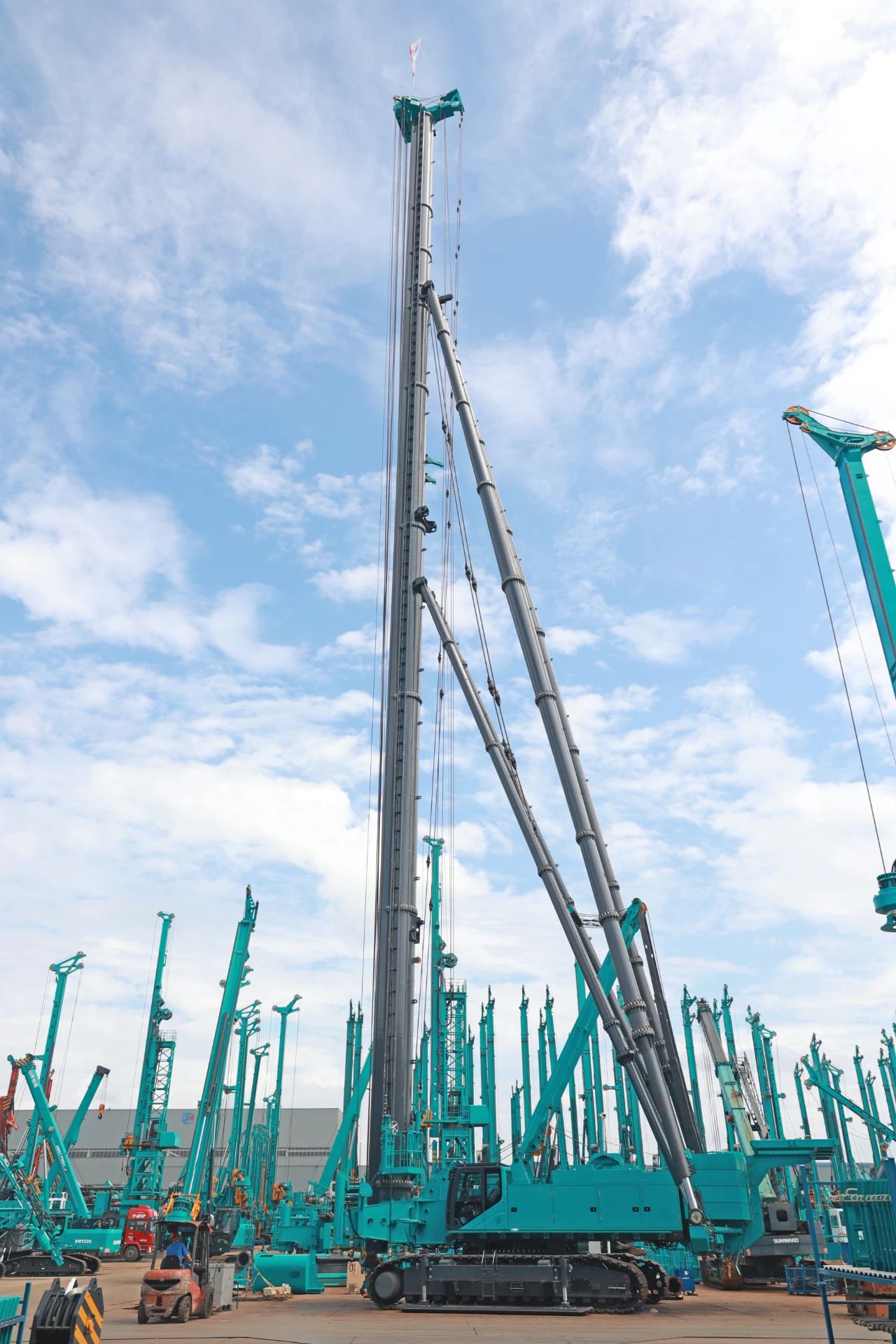 新品来了！看皇家国际智能超等桩架若何“稳”操胜券