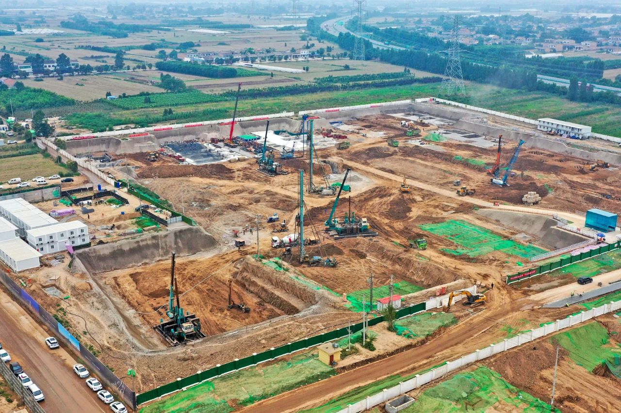 创新引领，皇家国际智能行业初创双层快压装置| 百年风华筑锦绣皇家国际（5）