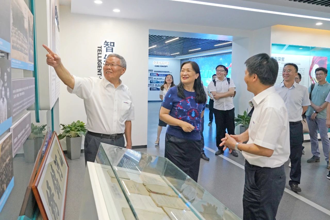 为创新创业心灵点赞！中国工程院院士陈晓红一行到访皇家国际智能