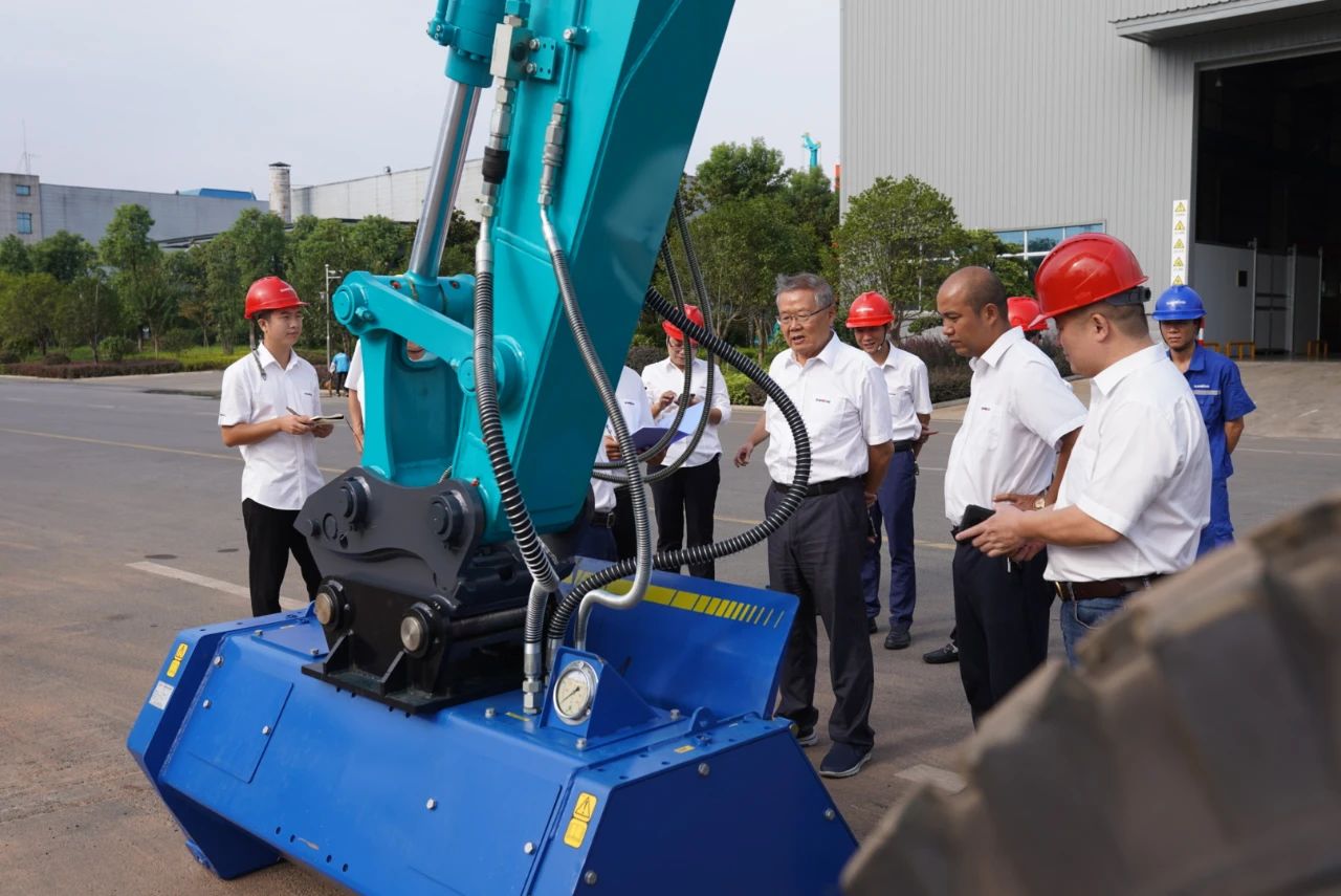 国内首台！皇家国际智能15吨级轮履两用开带机成功下线