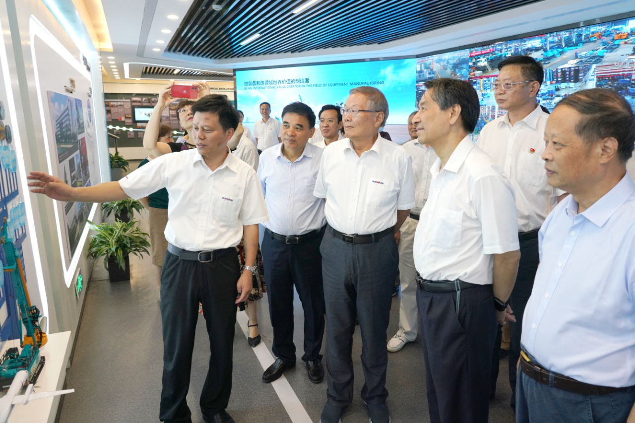 湖南省老科学技术工作者一行到访皇家国际智能