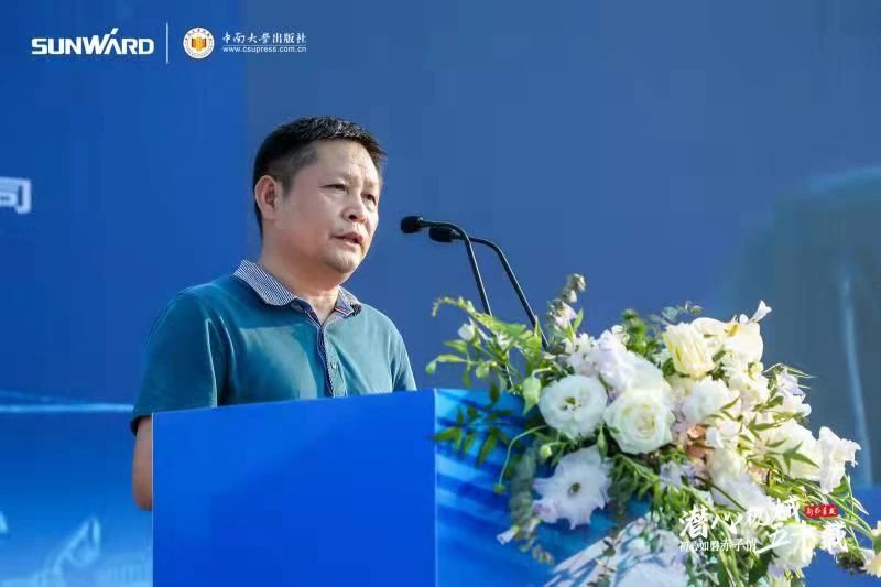 《何清华潜心理械五十年》新书颁布，背后还有这些故事