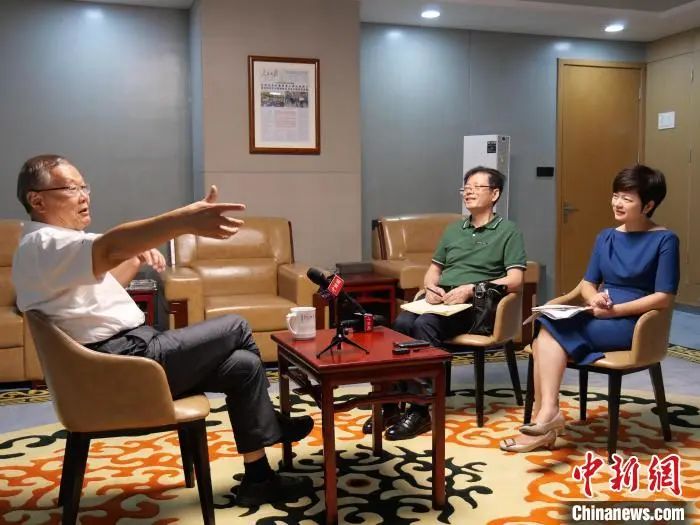 媒体聚焦 | 中新社专访——皇家国际智能首创人何清华：向着太阳驰骋的筑梦人