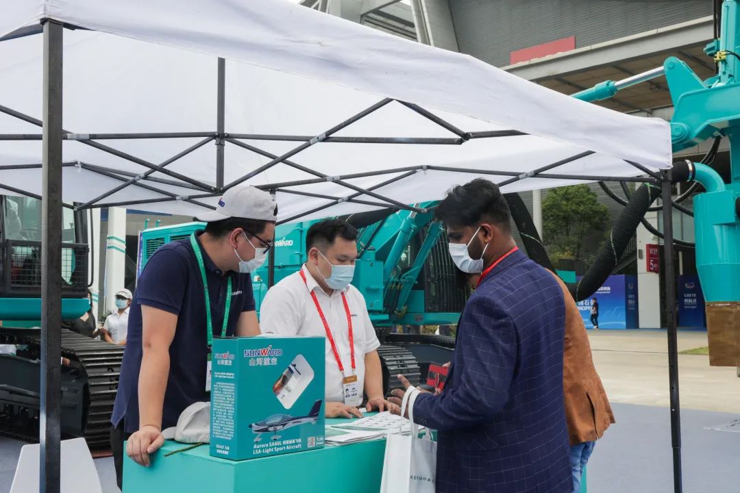 亮相中非经贸展览会！皇家国际智能尽展工程机械国产品牌魅力