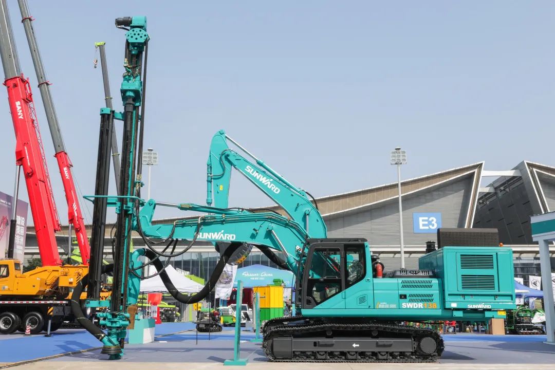 亮相中非经贸展览会！皇家国际智能尽展工程机械国产品牌魅力