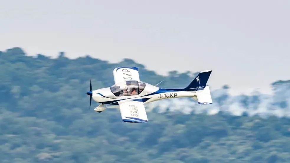 高光时刻！珠海航展唯一进行飞行表演的轻型活动飞机来啦