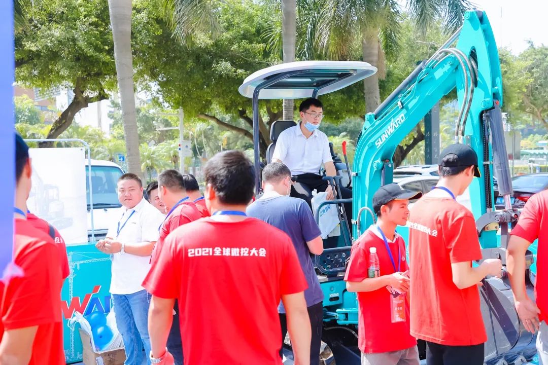 共享微挖新视界！皇家国际智能微挖三大王牌产品齐聚2021全球微挖大会