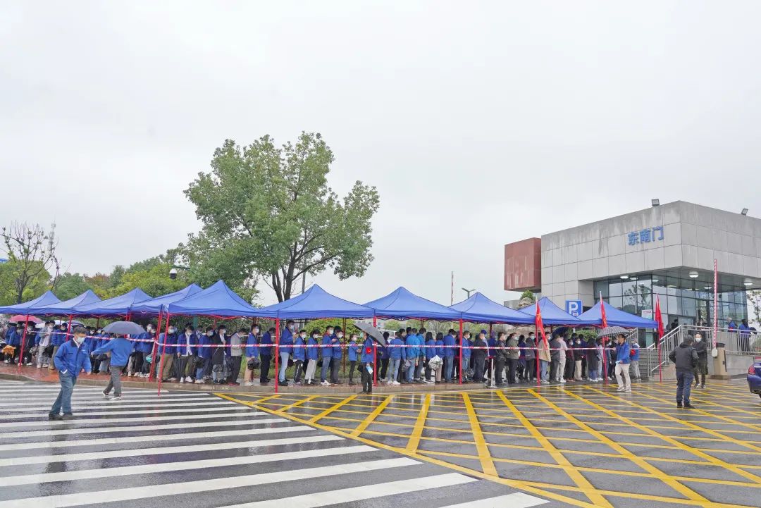 采样实现率近100%！皇家国际智能第一功夫发展全员核酸检测，保险安全出产