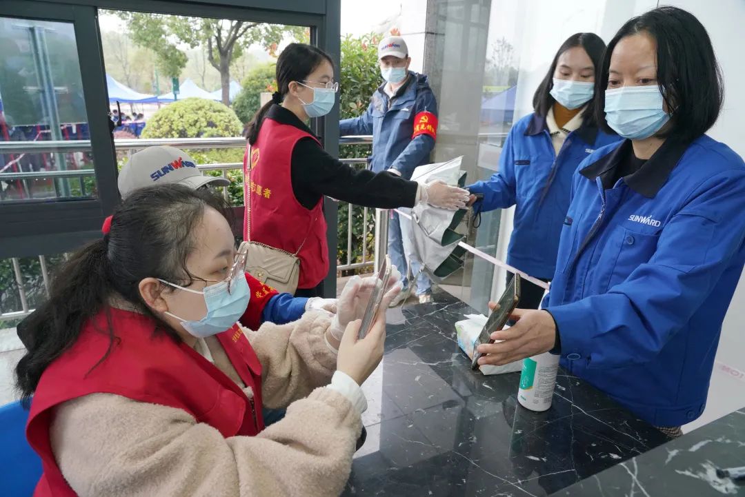 采样实现率近100%！皇家国际智能第一功夫发展全员核酸检测，保险安全出产