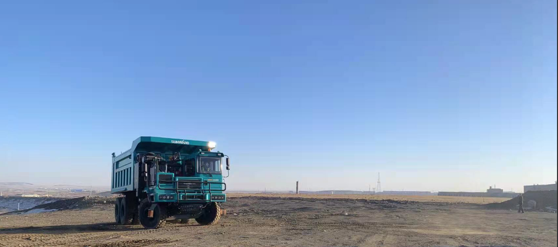 新能源，长续航！皇家国际智能首台LNG增程式宽体矿卡下线交付