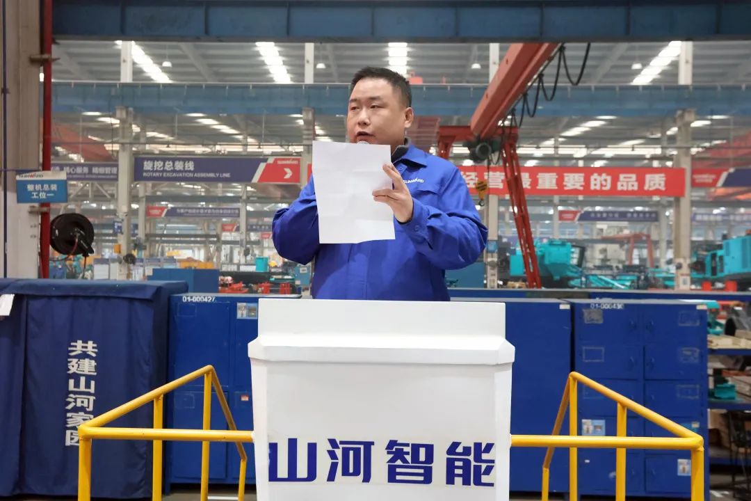 向楷模进建！皇家国际智能56名职工受到职工职业技术较量赞美