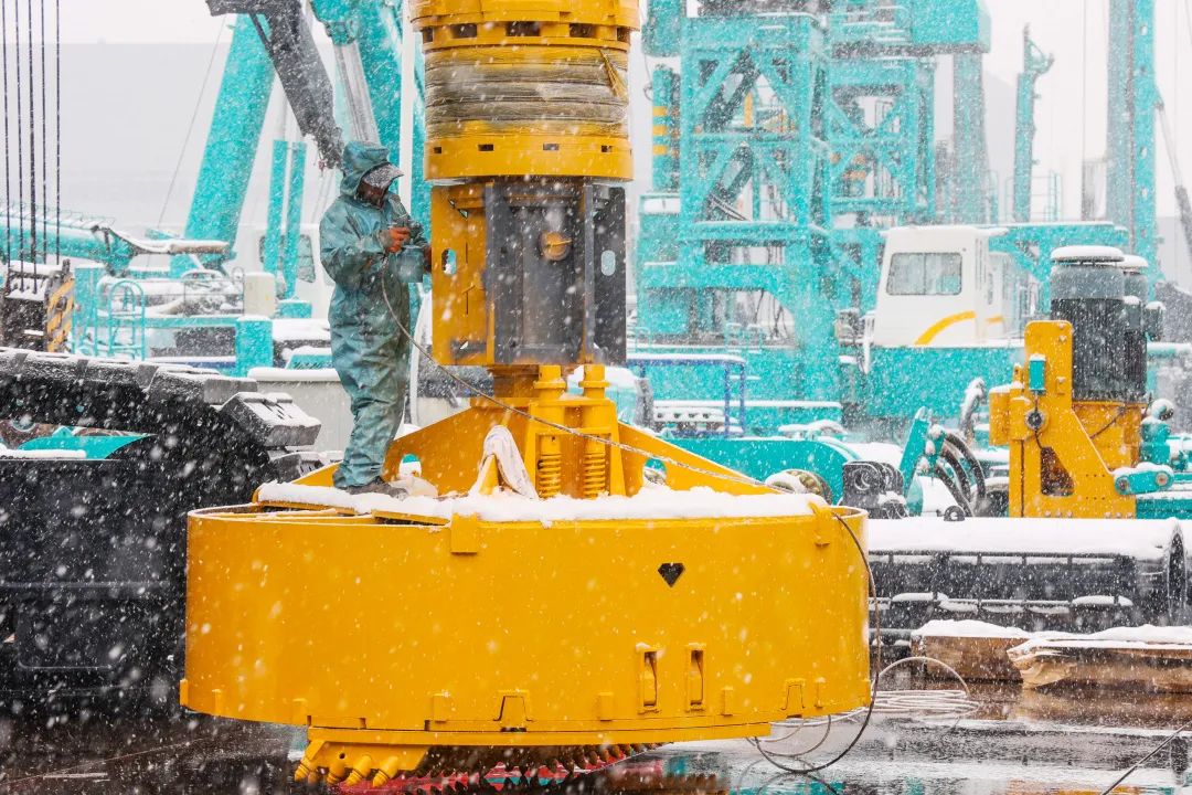 瑞雪兆丰年，邀您共赏雪中皇家国际！